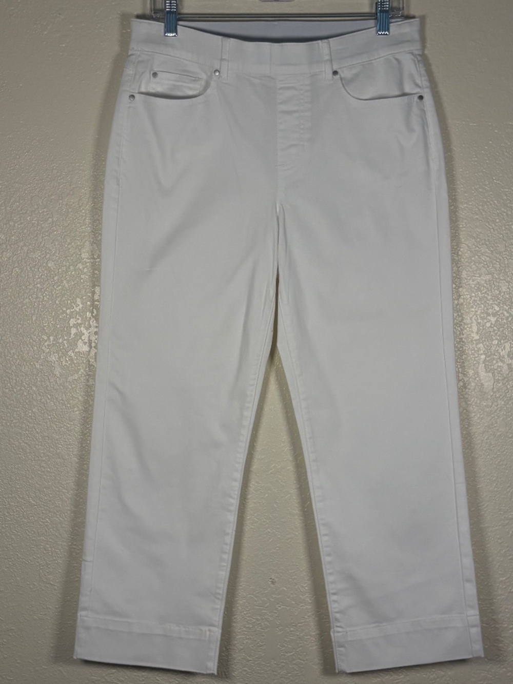 TRIBAL White Capri Pants Size 8 Stretch Cropped Mid Rise